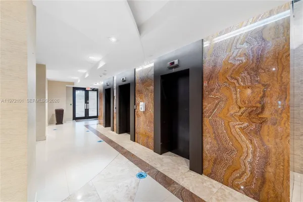 $3,800 | 2555 Collins Avenue, Unit 1414, Miami Beach, FL 33140