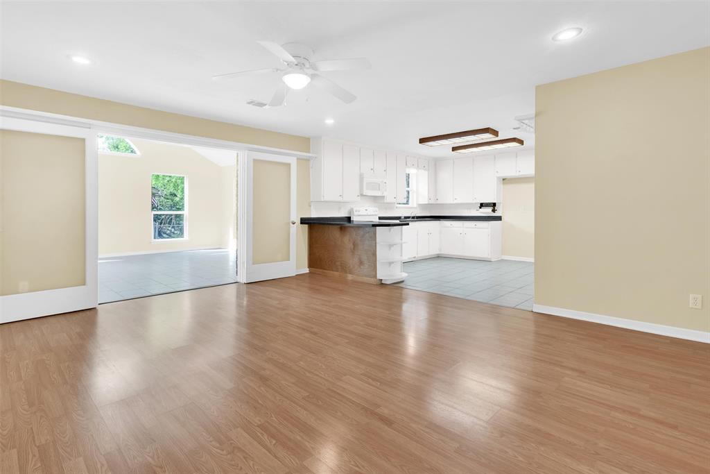 146 Bob White Road Denison, TX 75020 - Photo 6 of 25 Spacious dining room with view of family room and kitchen