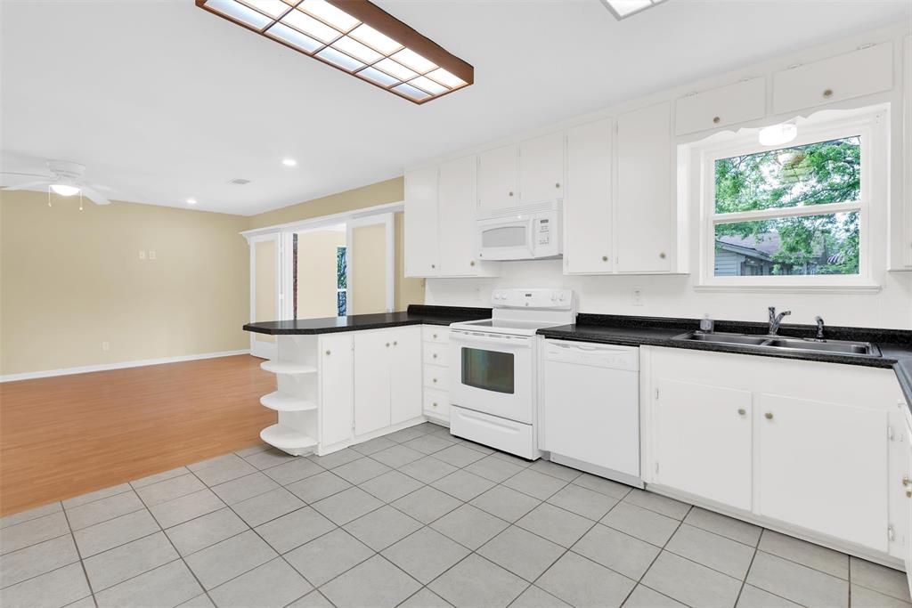 146 Bob White Road Denison, TX 75020 - Photo 10 of 25 View toward the family room on the right