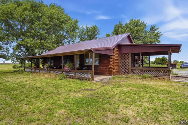 $375,000 | 1760 West K-31 Highway, Lyndon, KS 66451