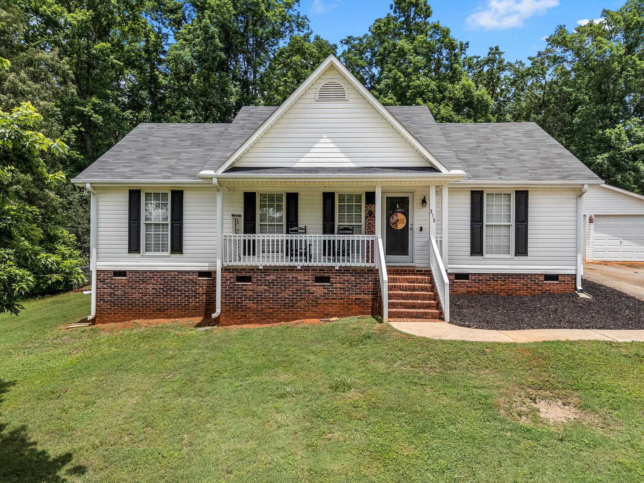 315 Double Bridge Road Boiling Springs, SC 29316 - Photo 4 of 38