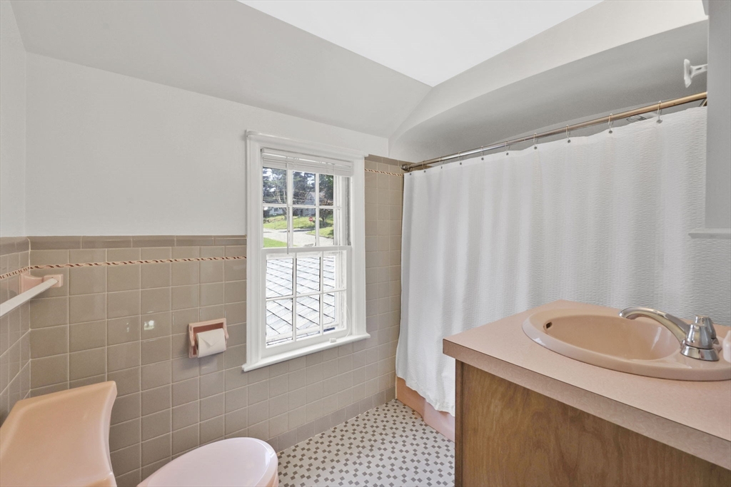 121 Benz Street Springfield, MA 01118 - Photo 29 of 40