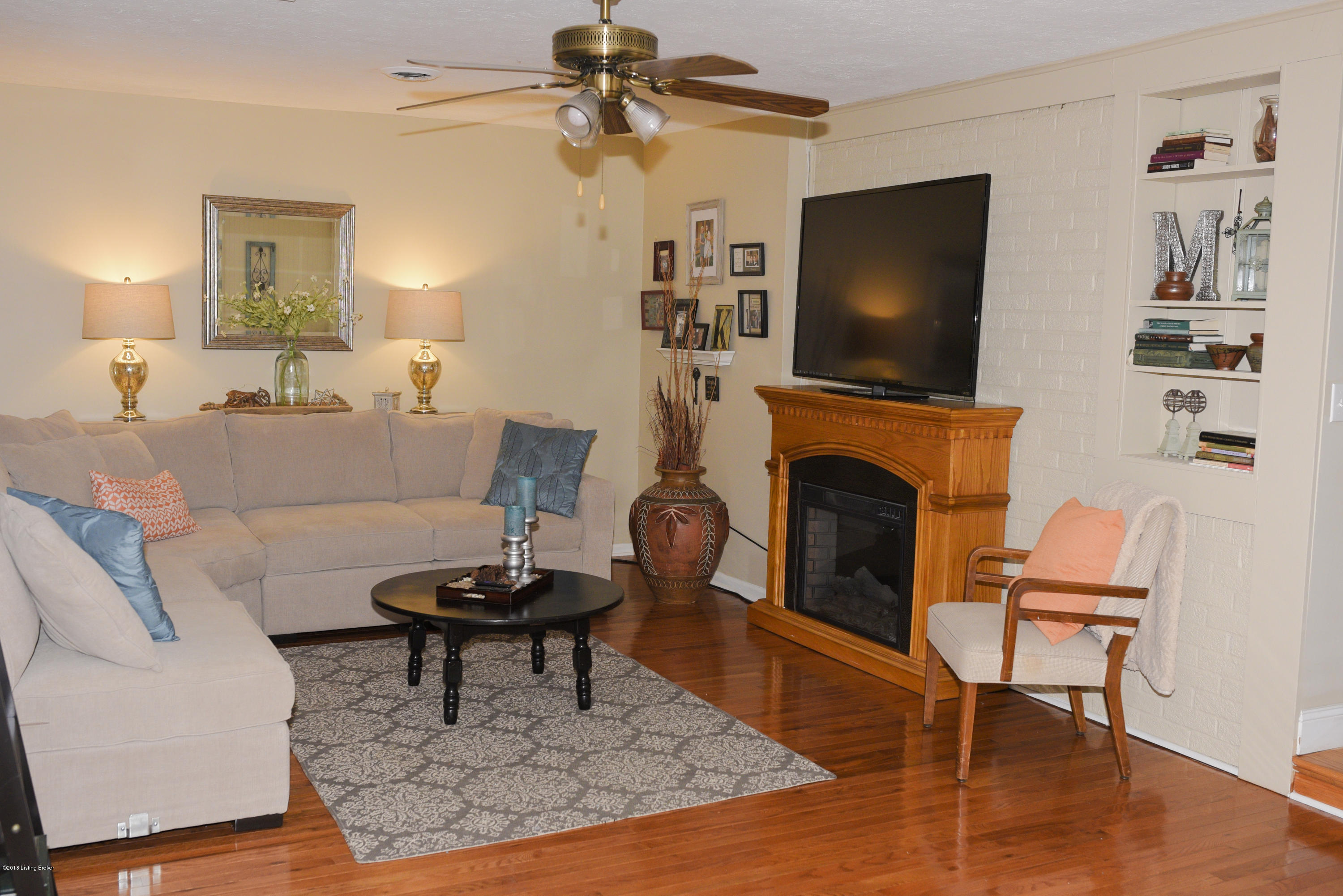 8200 Virginia Road Louisville, KY 40258 - Photo 30 of 50 Family rooom built ins