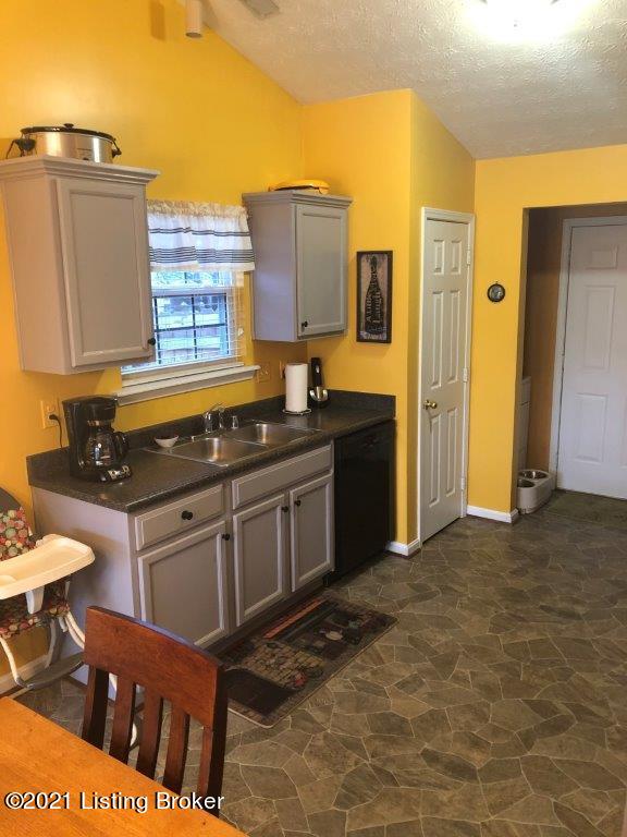 7810 Lariat Road Louisville, KY 40219 - Photo 7 of 20 IMG_2944