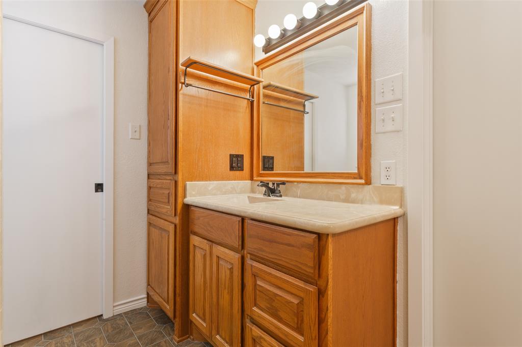 103 Spring Oak Lacy-Lakeview, TX 76705 - Photo 18 of 30