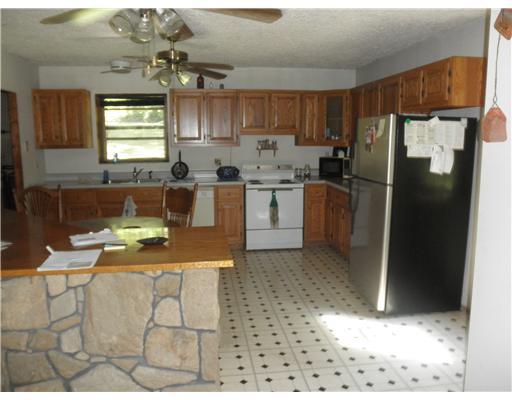 185 Pine Tract Road Butler, PA 16001 - Photo 3 of 10 Kitchen.