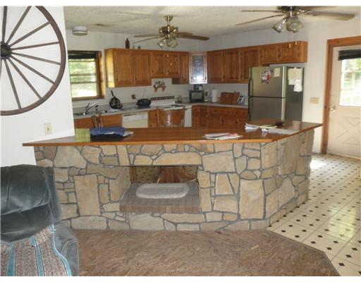 185 Pine Tract Road Butler, PA 16001 - Photo 4 of 10 Kitchen.
