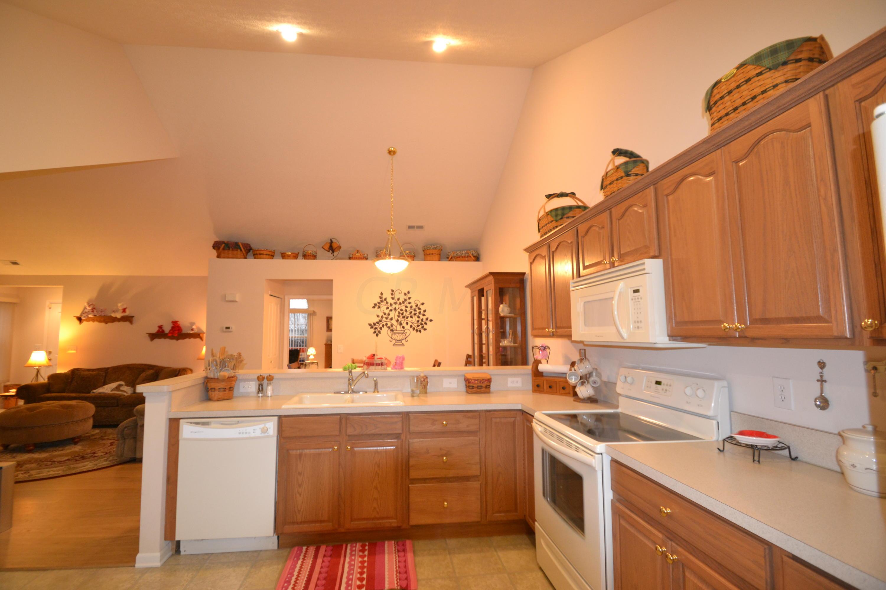 219 Stonegate Loop Pataskala, OH 43062 - Photo 5 of 25 Gallery Image 5