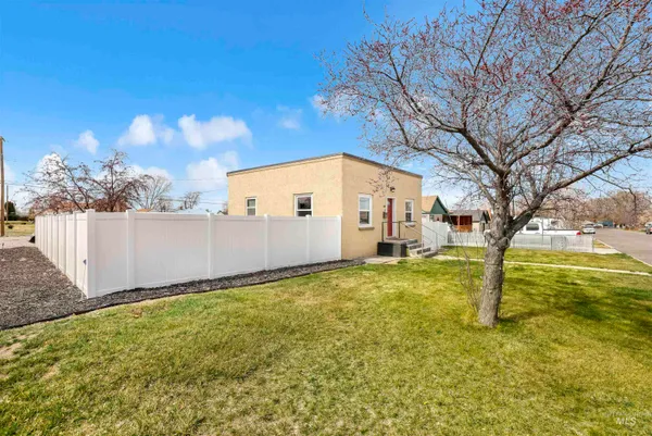 $260,000 | 801 12th Avenue North, Buhl, ID 83316