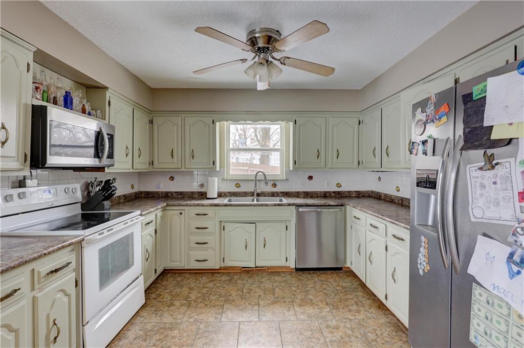 2620 Hickory Hills Road Galena, KS 66739 - Photo 11 of 33