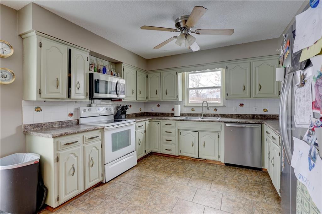 2620 Hickory Hills Road Galena, KS 66739 - Photo 7 of 33