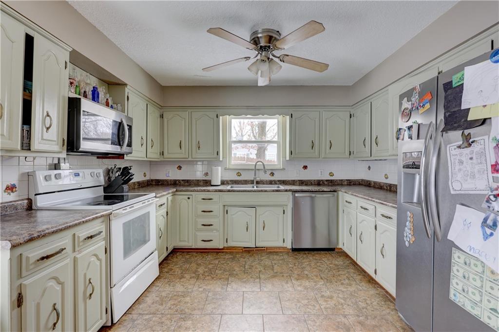 2620 Hickory Hills Road Galena, KS 66739 - Photo 8 of 33