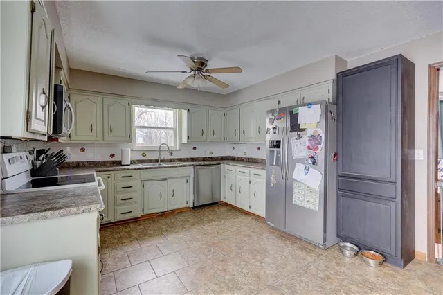 $225,000 | 2620 Hickory Hills Road, Galena, KS 66739