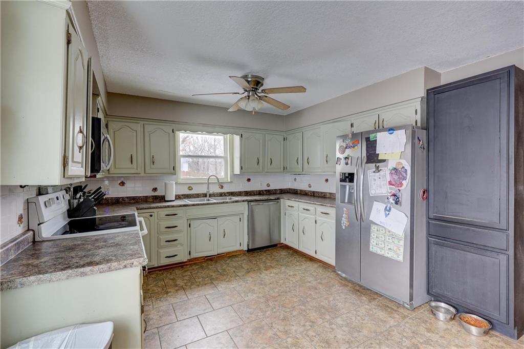 2620 Hickory Hills Road Galena, KS 66739 - Photo 10 of 33