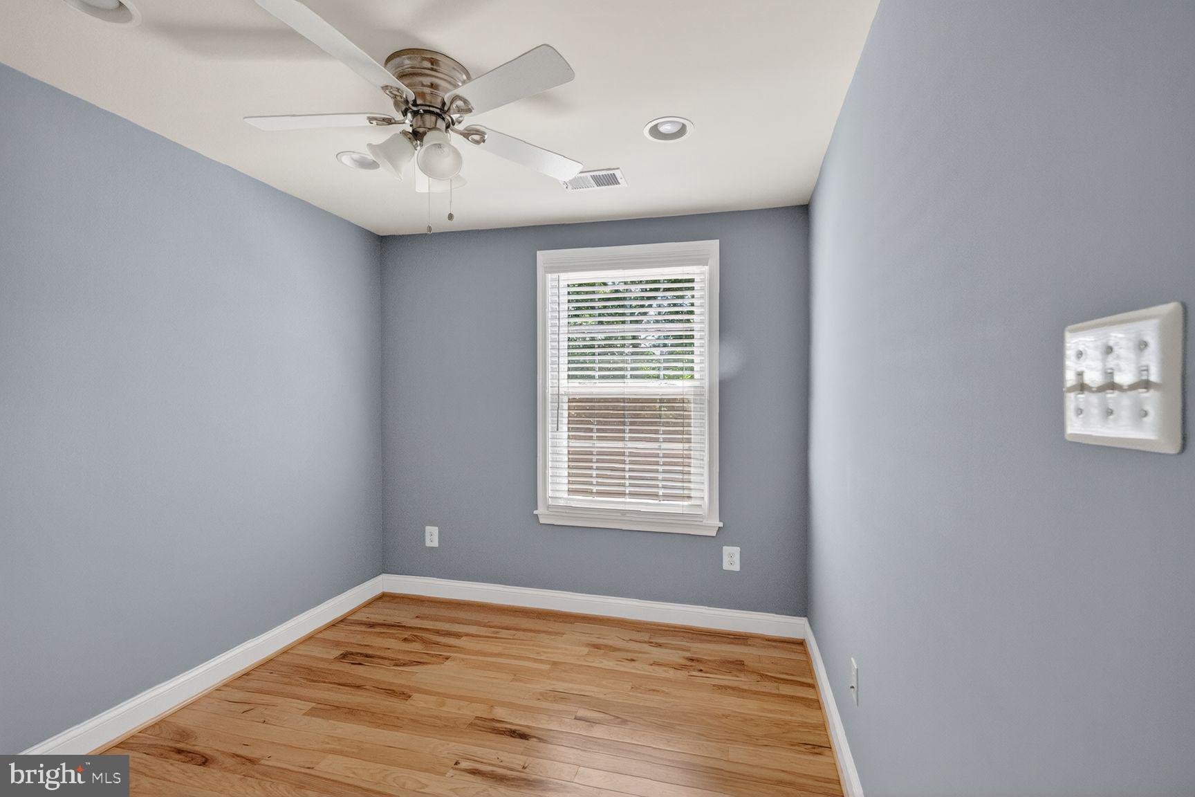 43983 Choptank Terrace Ashburn, VA 20147 - Photo 15 of 21 Bright and airy corner retreat.