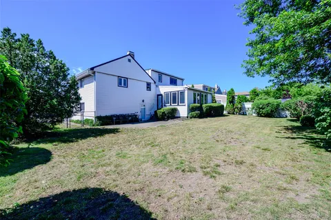 $899,000 | 190 West Waukena Avenue, Oceanside, NY 11572