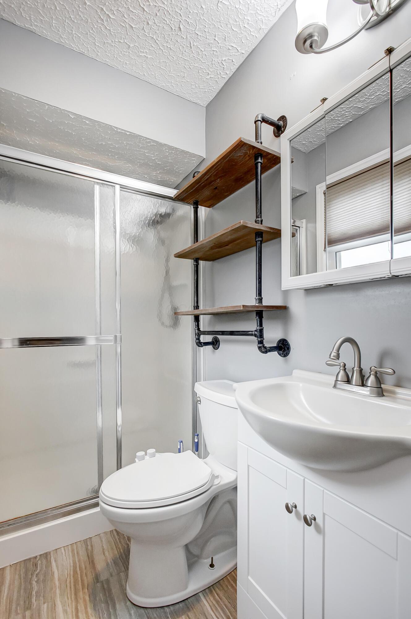 834 Doherty Road Columbus, OH 43228 - Photo 24 of 55 Owner's Bathroom