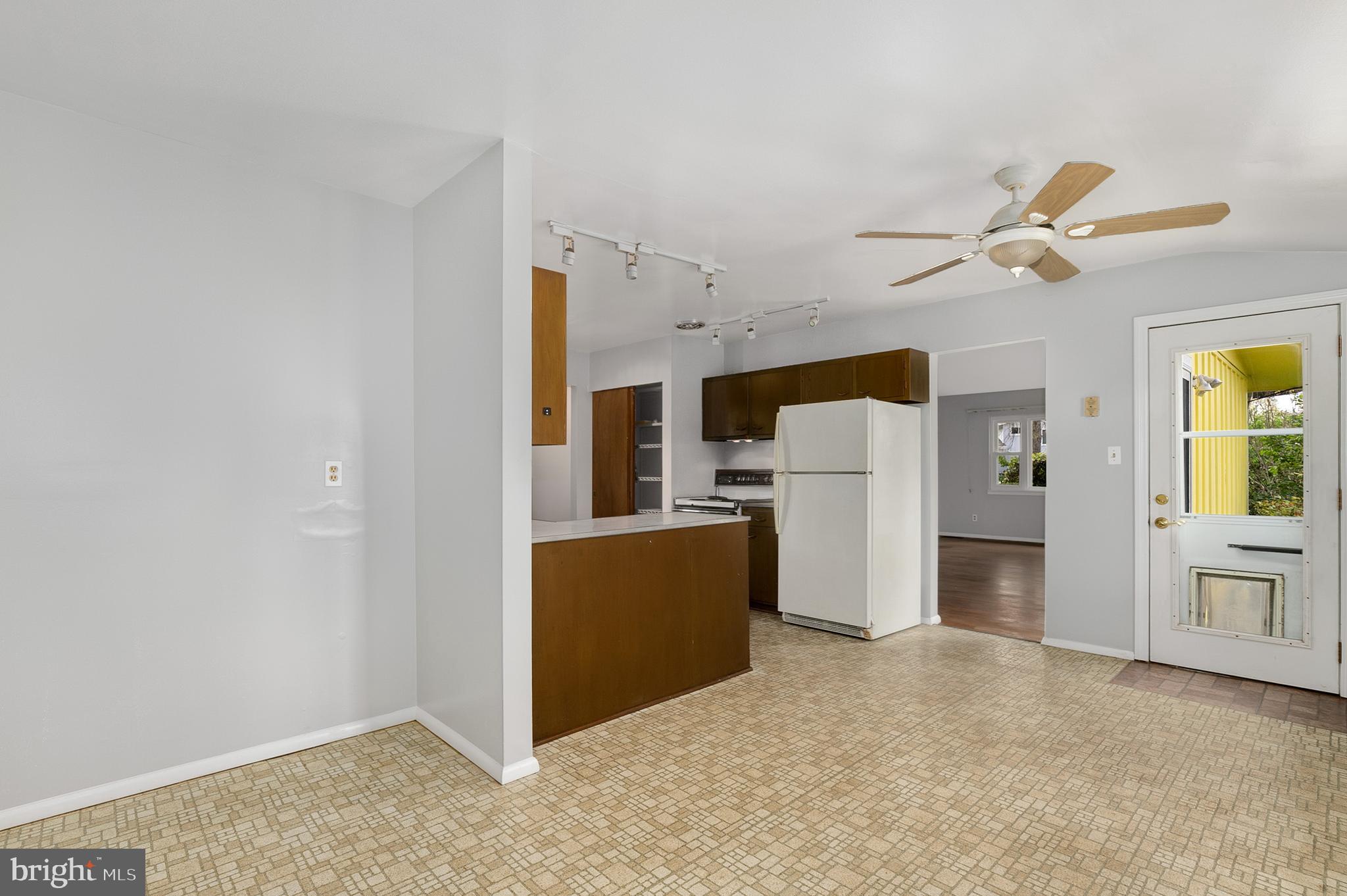 6004 Sagebrush Place Springfield, VA 22150 - Photo 8 of 18 Gallery Image 8
