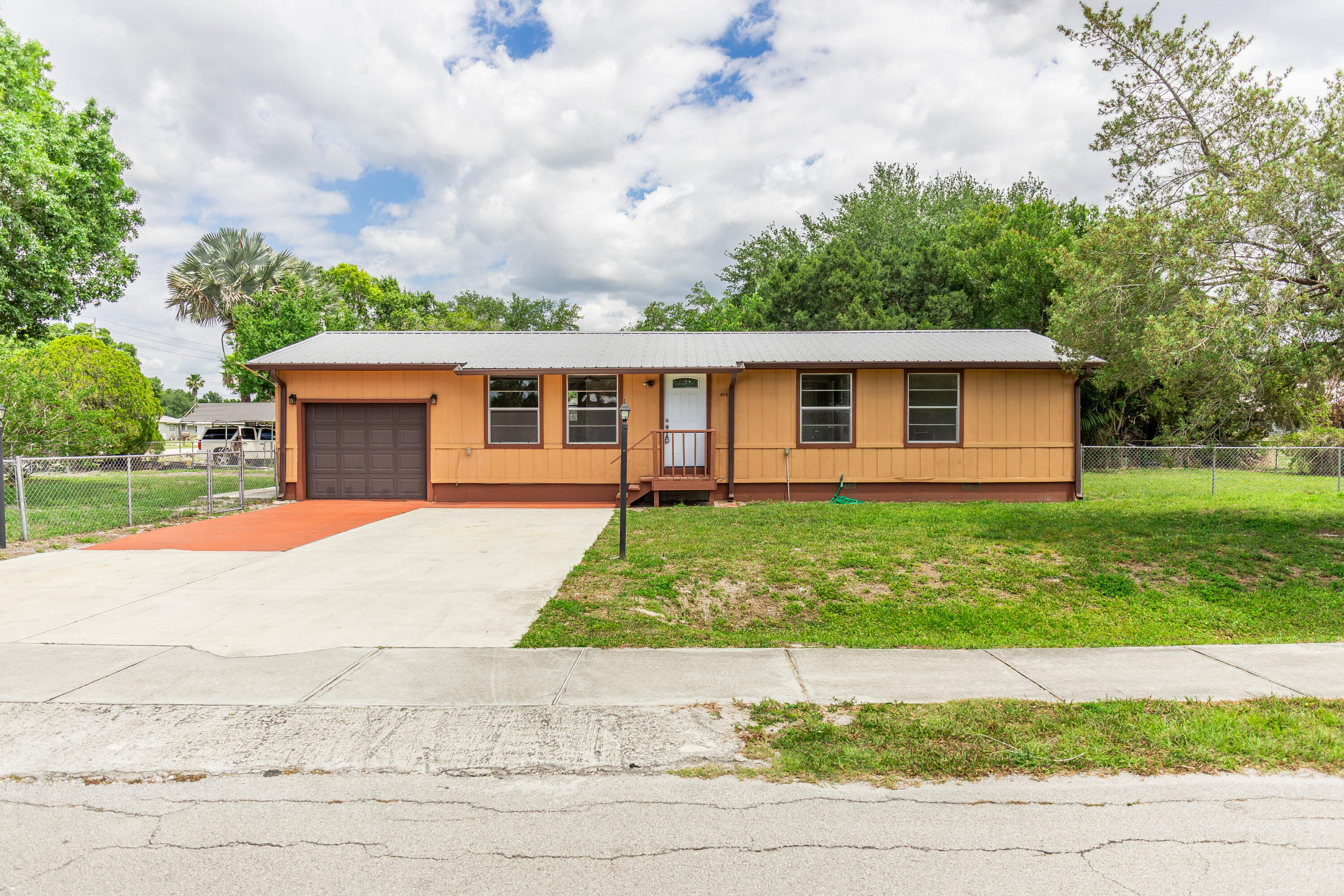 612 Southwest 9th Street Okeechobee, FL 34974 - Photo 8 of 52 612 Property-22