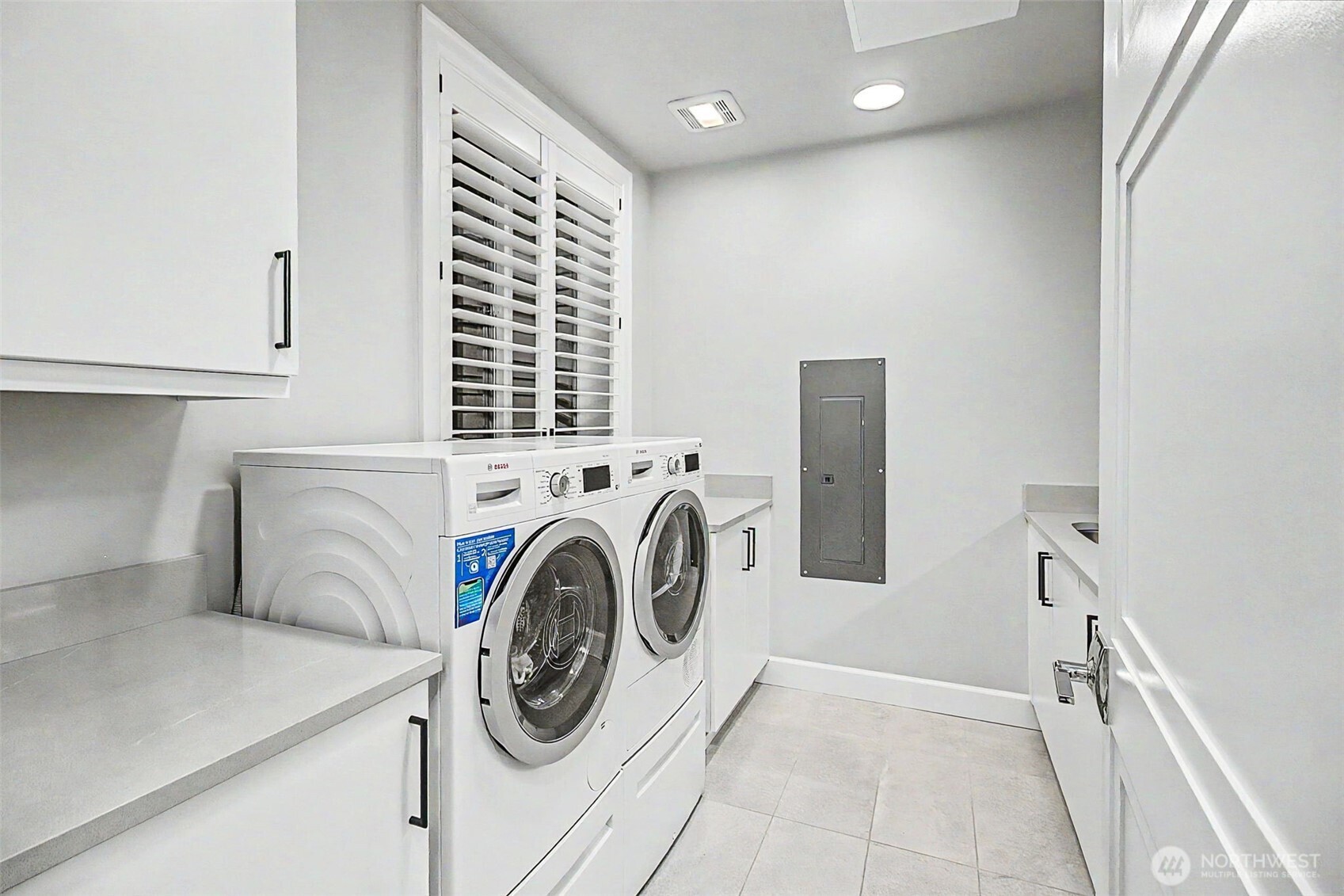 4907 Main Street, Unit 608 Tacoma, WA 98407 - Photo 27 of 40 a utility room with dryer and washer