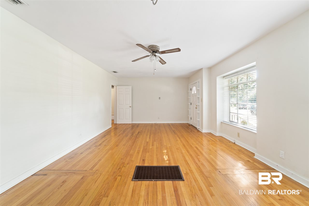 311 Siena Vista Street Mobile, AL 36607 - Photo 3 of 16