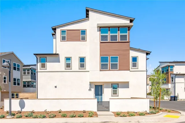 $5,600 | 243 Yerba, Irvine, CA 92618