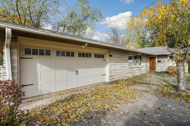 $324,900 | 713 Lois Place, Joliet, IL 60435