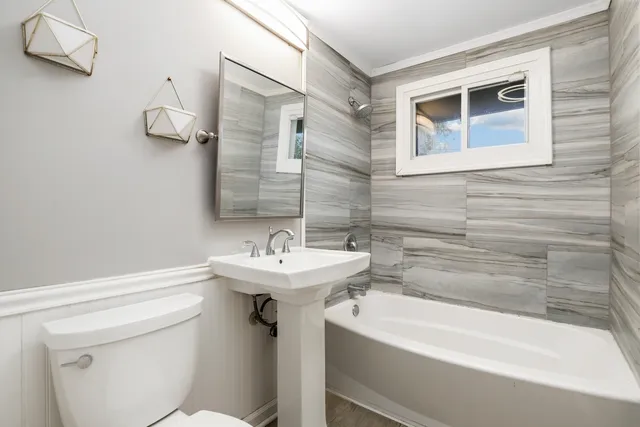 $324,900 | 713 Lois Place, Joliet, IL 60435