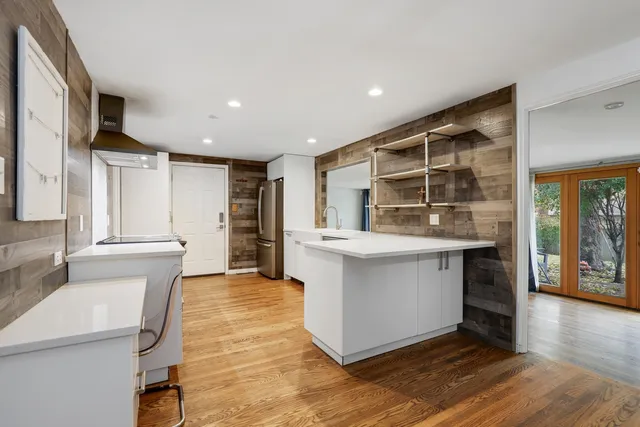 $324,900 | 713 Lois Place, Joliet, IL 60435