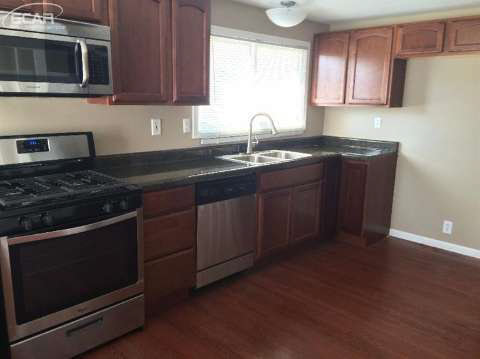 2326 North Linden Road Flint, MI 48504 - Photo 4 of 26 20445365-3.JPG
