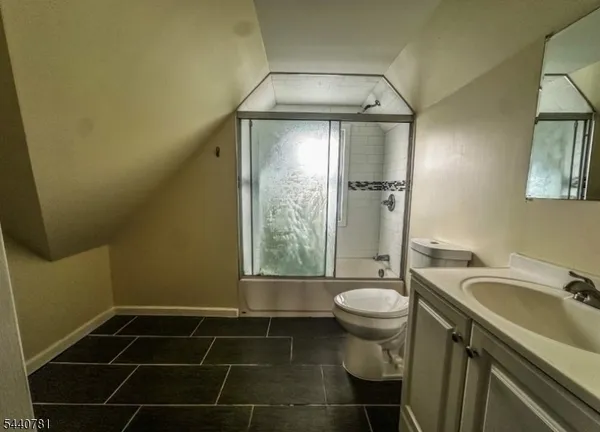 $1,800 | 19 Walnut Terrace, Bloomfield, NJ 07003