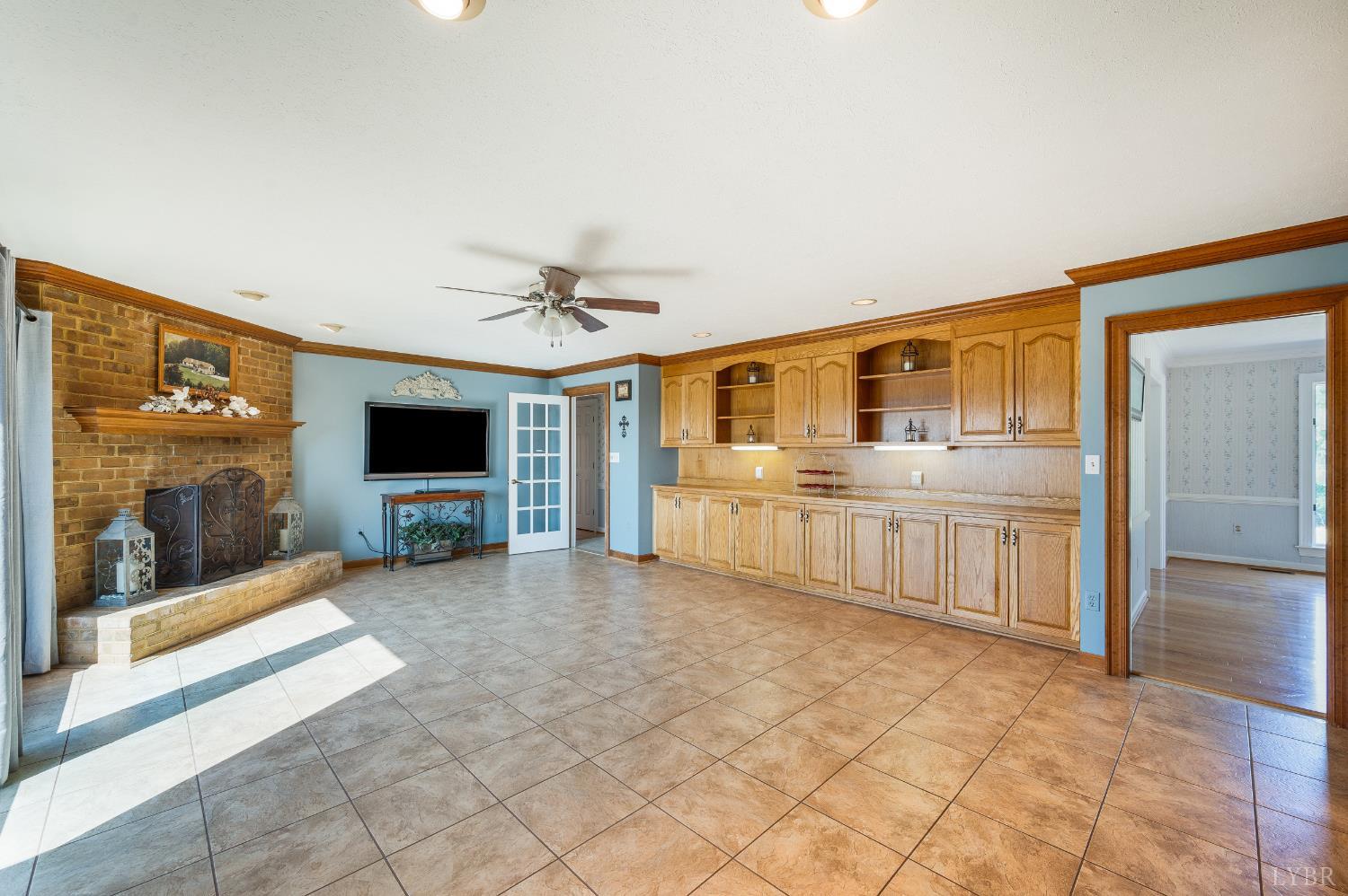 355 Dyson Road Amherst, VA 24521 - Photo 11 of 96 Living Room