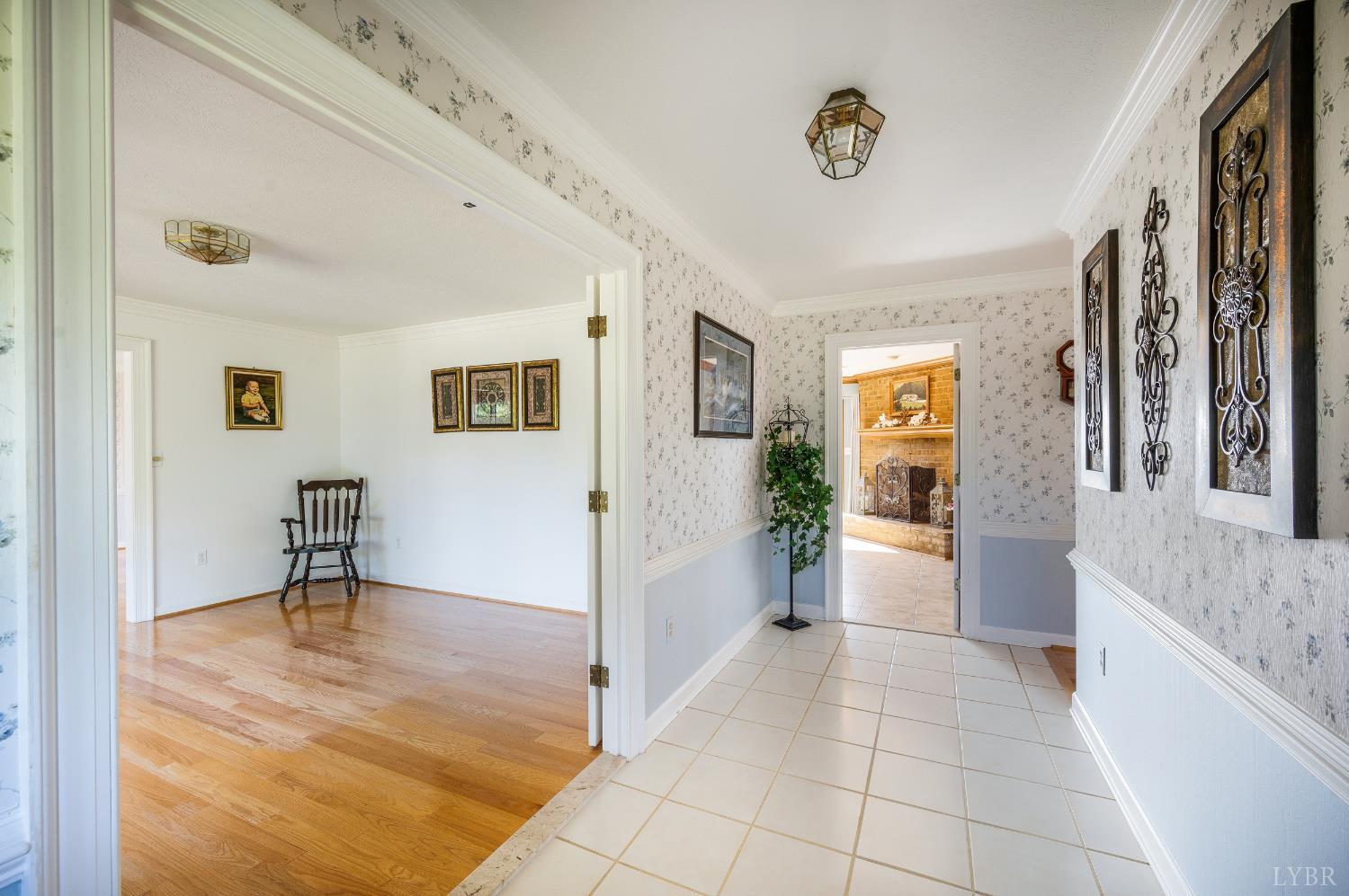 355 Dyson Road Amherst, VA 24521 - Photo 8 of 96 Foyer