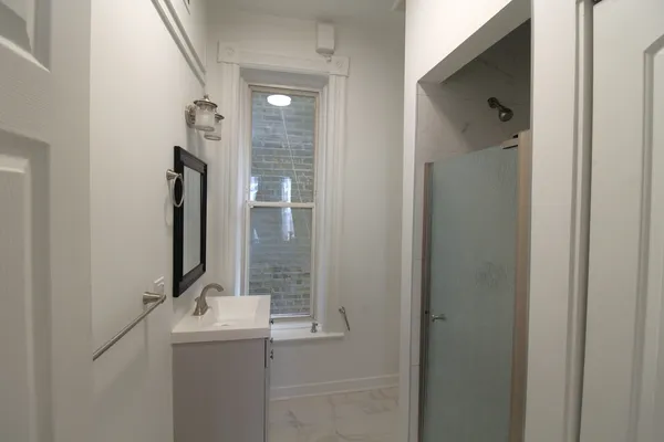 $2,099 | 1362 North Bosworth Avenue, Unit 2C, Chicago, IL 60642