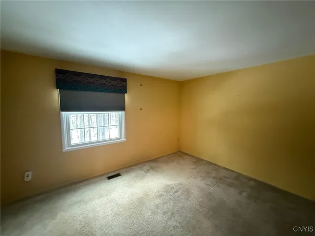 $189,000 | 121 Softwind Circle, Van Buren, NY 13027