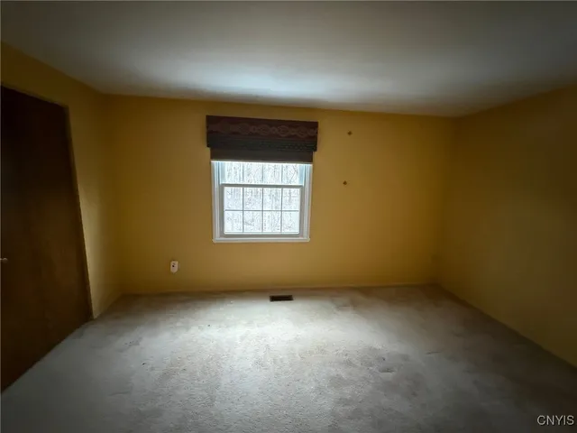 $189,000 | 121 Softwind Circle, Van Buren, NY 13027