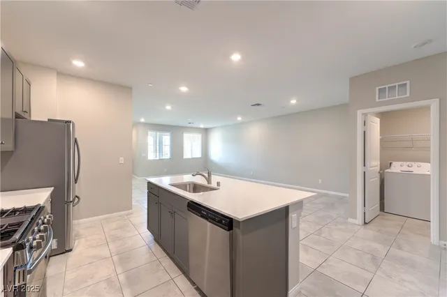 $2,000 | 3264 Palindrome Avenue, Henderson, NV 89044