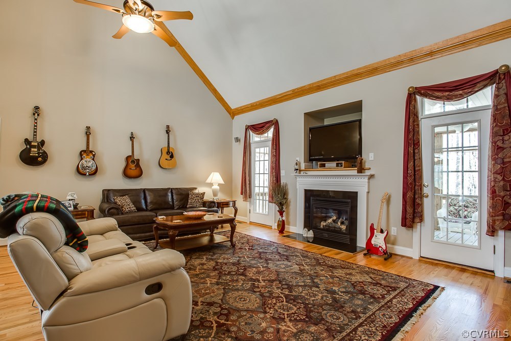 17507 Old Ridge Road Montpelier, VA 23192 - Photo 11 of 50 Family Room (21x21): Hardwood floor, two ceiling f