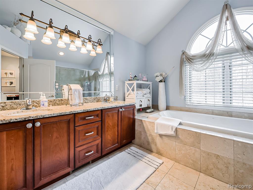 37159 Howard Road Farmington Hills, MI 48331 - Photo 18 of 31