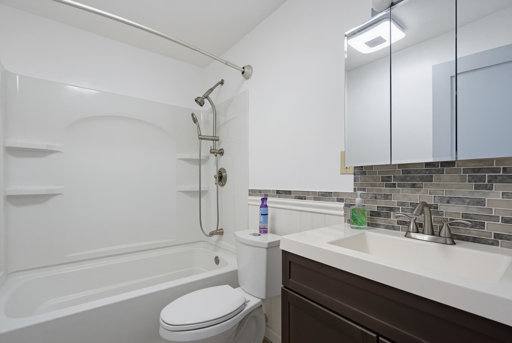 123 English Village Road, Unit 202 Manchester, NH 03102 - Photo 15 of 26