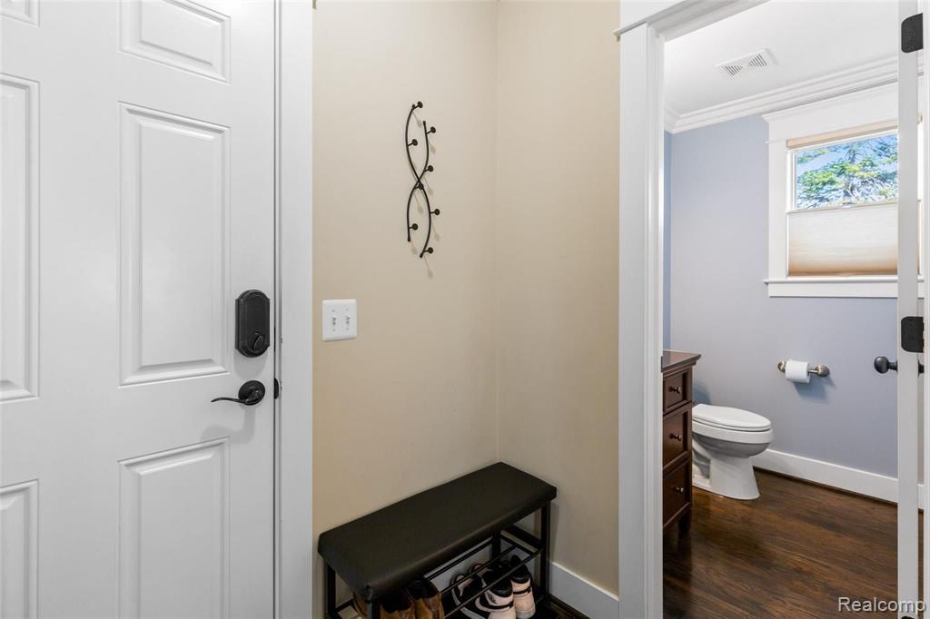 605 Lockwood Road Royal Oak, MI 48067 - Photo 14 of 35