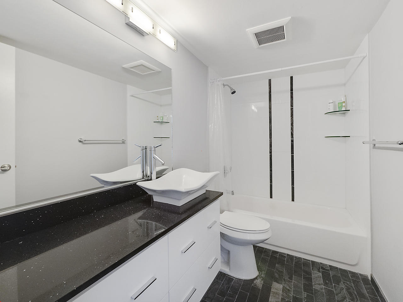 382 Golfview Road, Unit E North Palm Beach, FL 33408 - Photo 9 of 34 Guest Bath