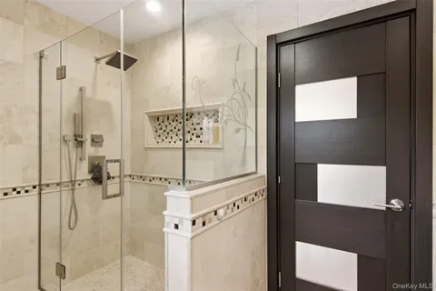 $1,299,999 | 84 Meadow Glen Road, Northport, NY 11768