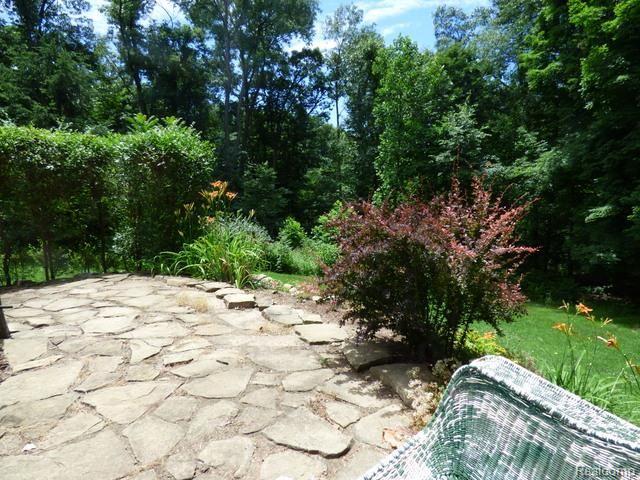 10992 Mcgregor Road Pinckney, MI 48169 - Photo 21 of 25 18 PATIO AND LANDSCAPE.jpg