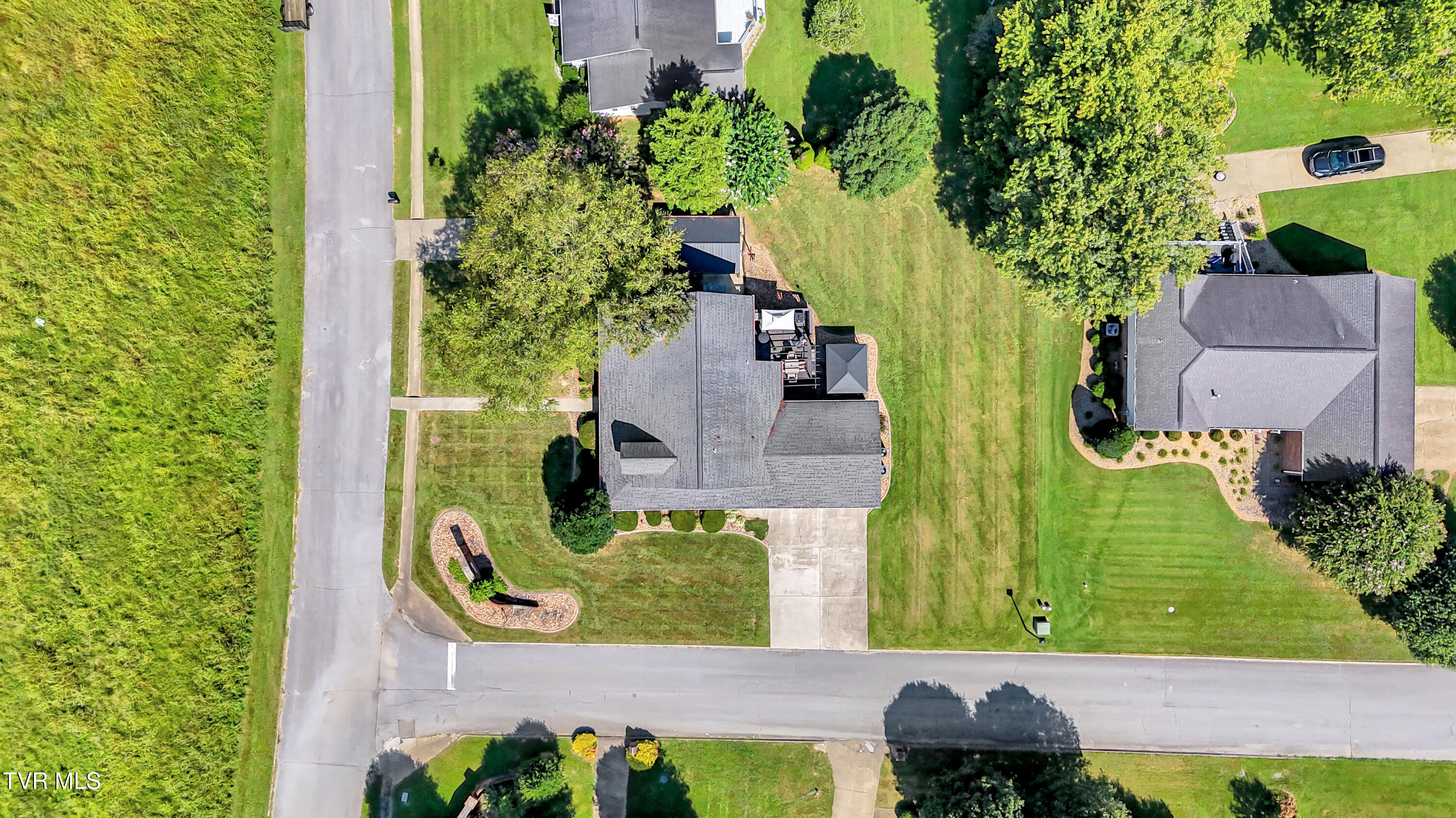 80 Florence Street Greeneville, TN 37745 - Photo 13 of 47 dji_fly_20260830_114950_0751_17881265733