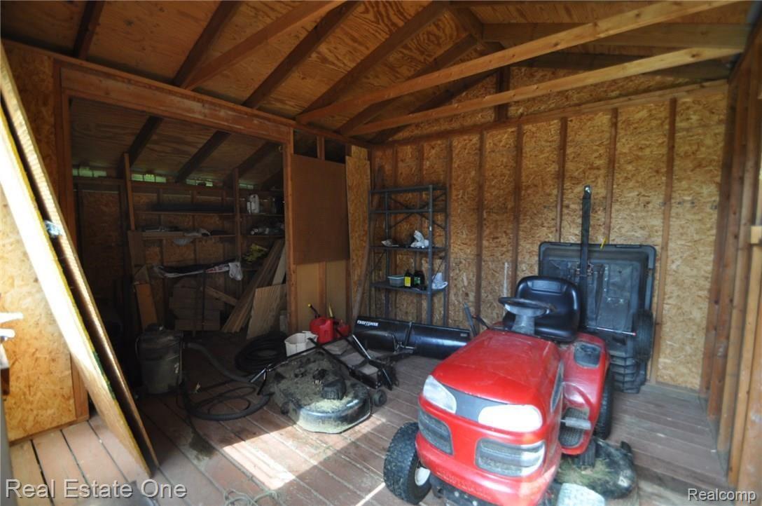 1510 West Predmore Road Oakland, MI 48363 - Photo 26 of 31 23.75