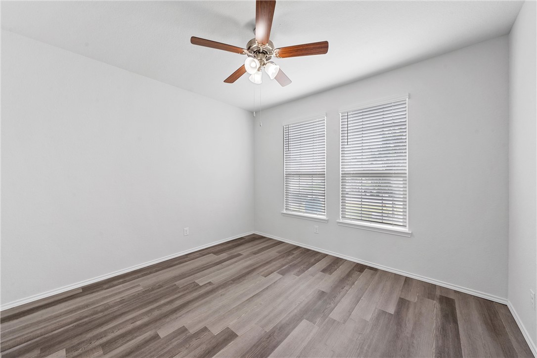 11208 Echo Drive Waco, TX 76708 - Photo 12 of 34 an empty room with a window and a ceiling fan