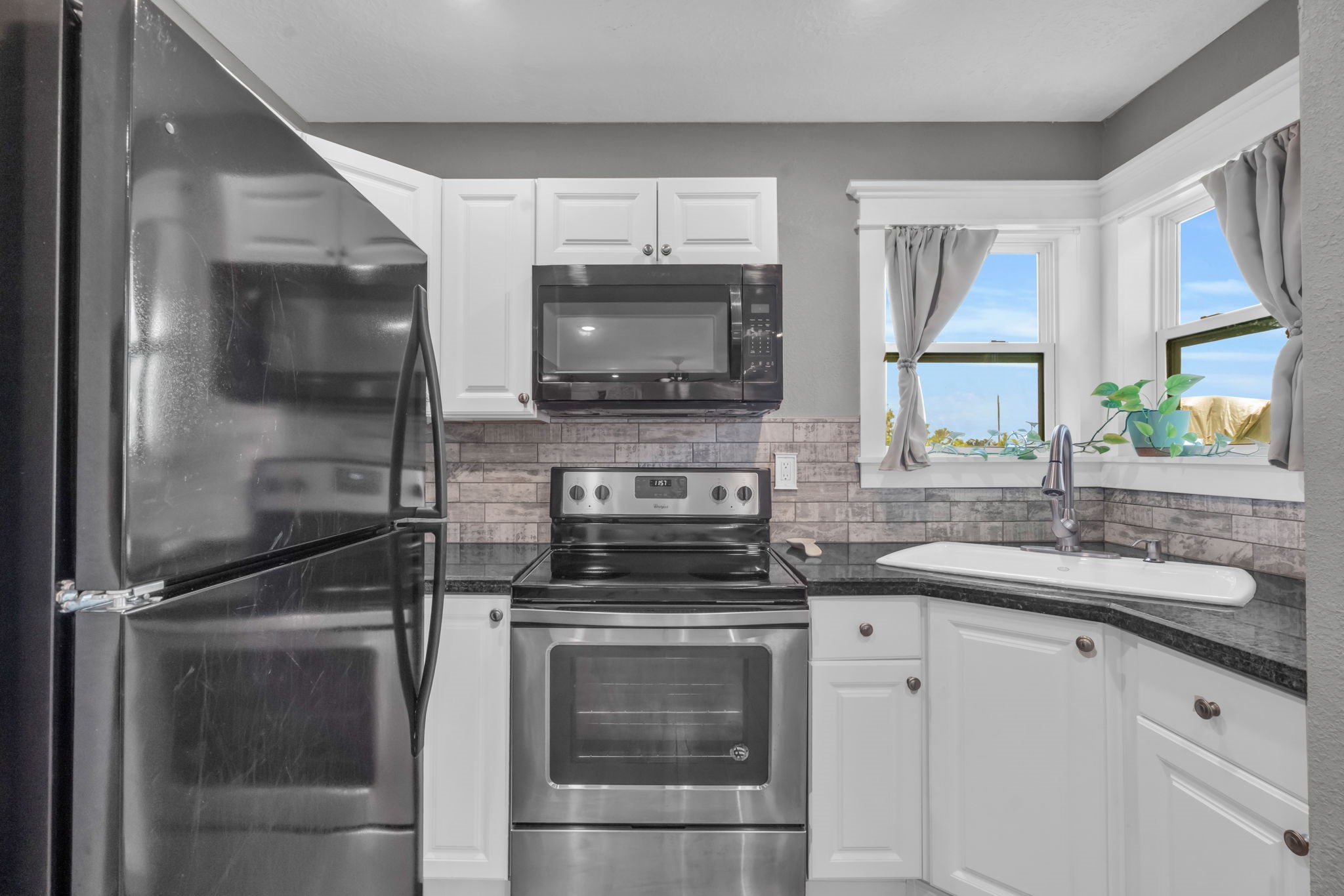 17821 Brown Road Conroe, TX 77306 - Photo 45 of 50 a kitchen with a sink stove and microwave