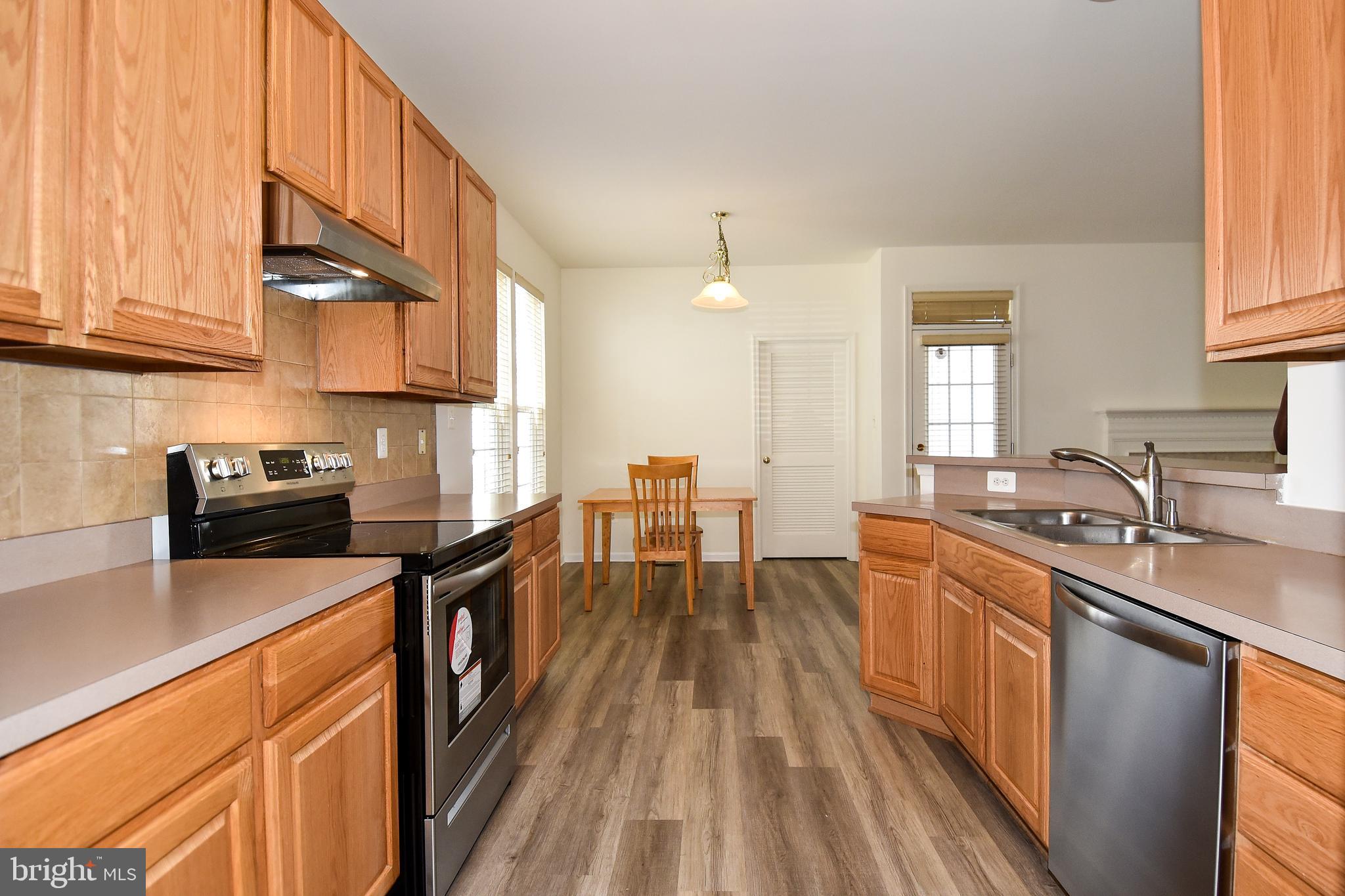 7828 Callington Way Hanover, MD 21076 - Photo 10 of 41 KITCHEN HAS NEW STAINLESS STEEL APPLIANCES