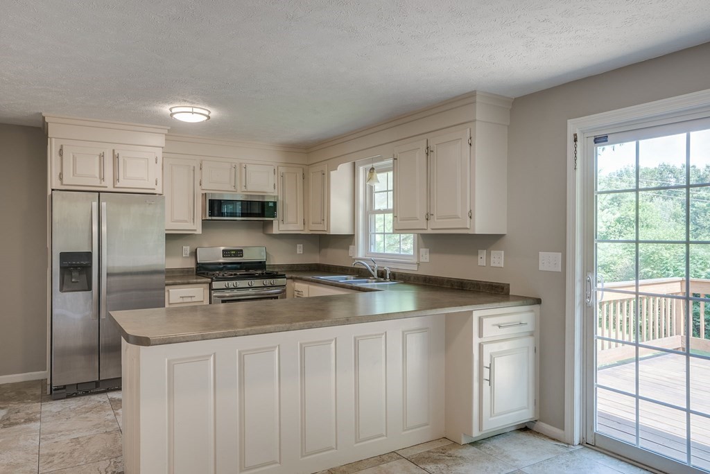10 Fox Run Road, Unit 2 Amherst, NH 03031 - Photo 12 of 30